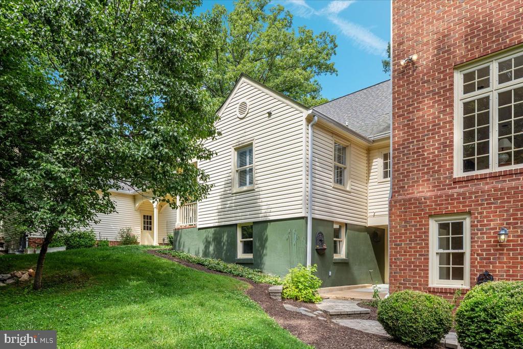 7131 WOODLAND DRIVE