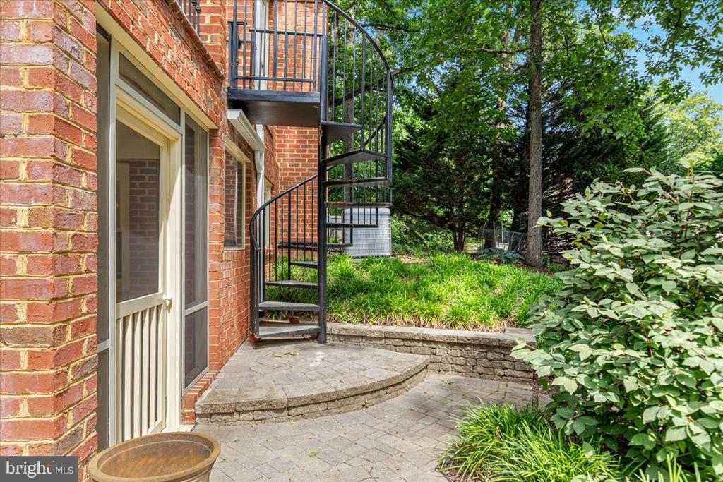 7131 WOODLAND DRIVE