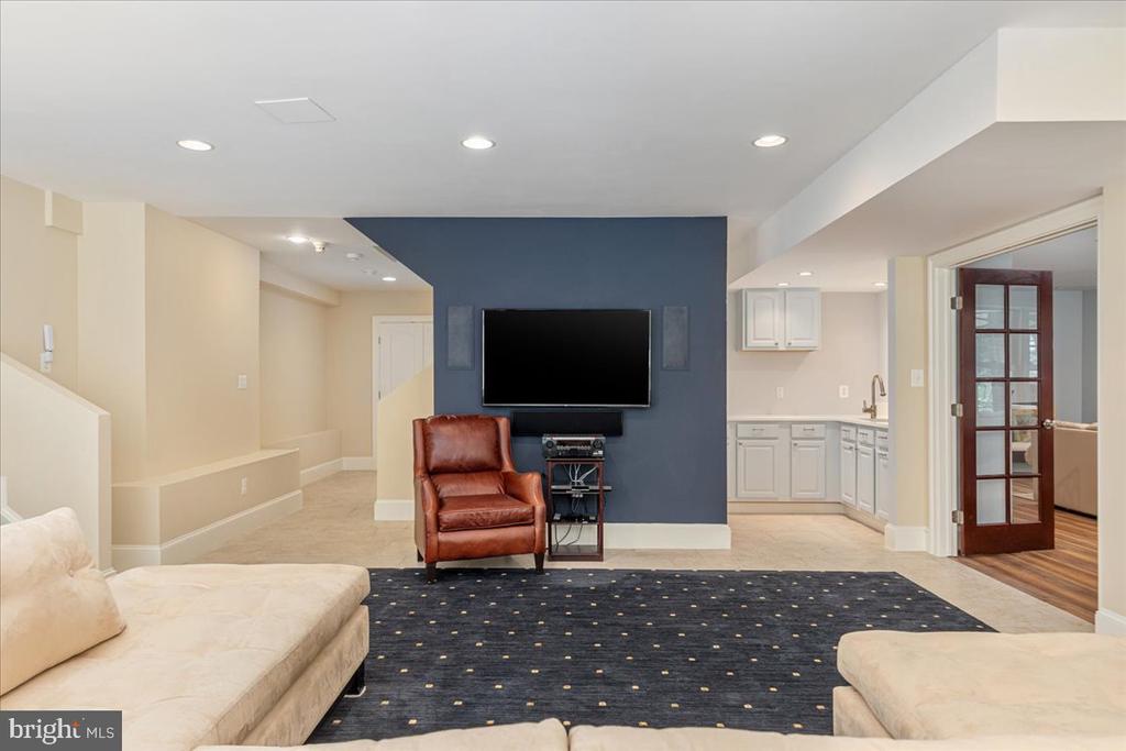 7131 WOODLAND DRIVE