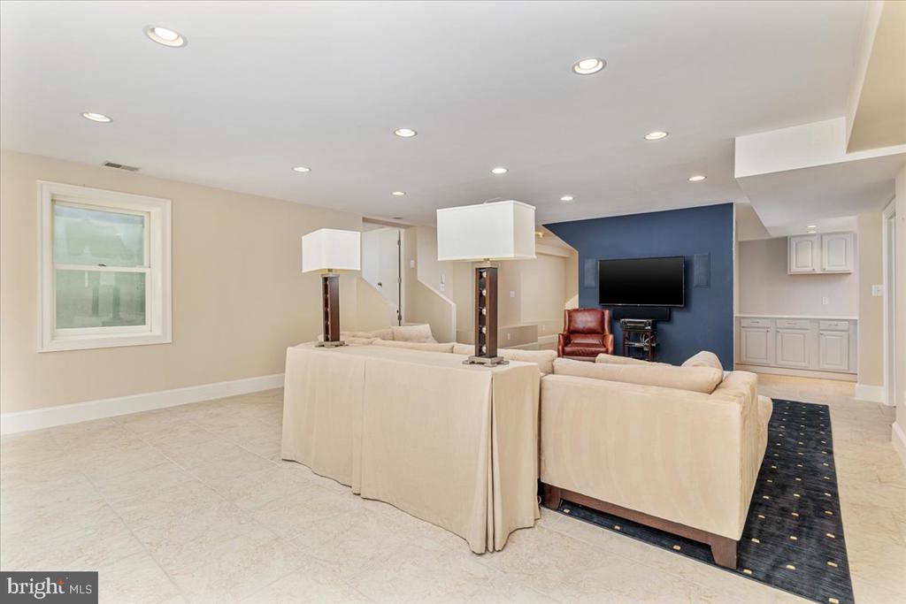 7131 WOODLAND DRIVE