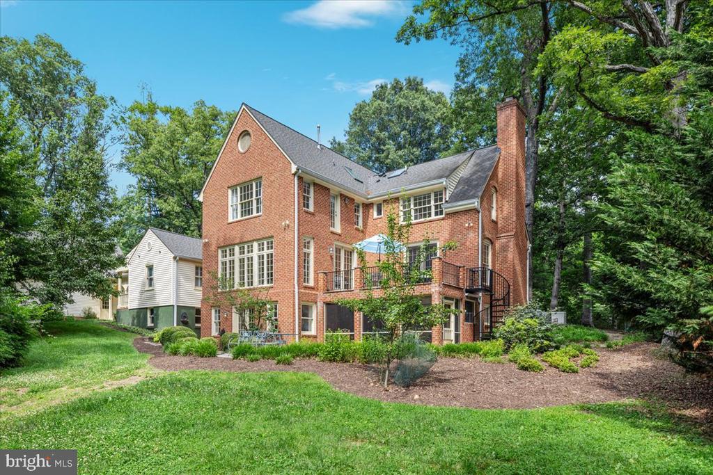 7131 WOODLAND DRIVE