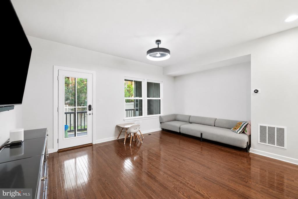 9251 WOOD VIOLET COURT
