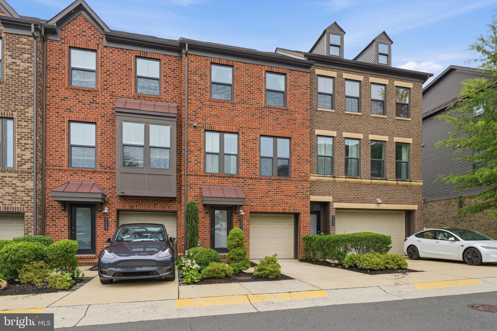 9251 WOOD VIOLET COURT