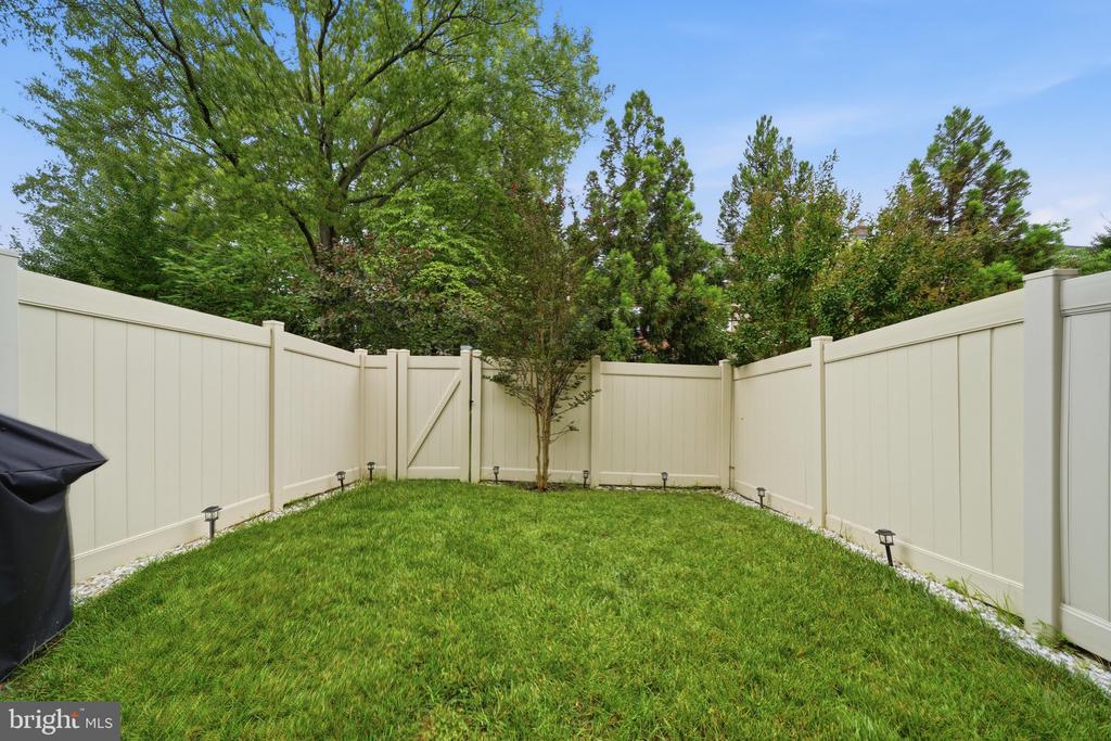 9251 WOOD VIOLET COURT