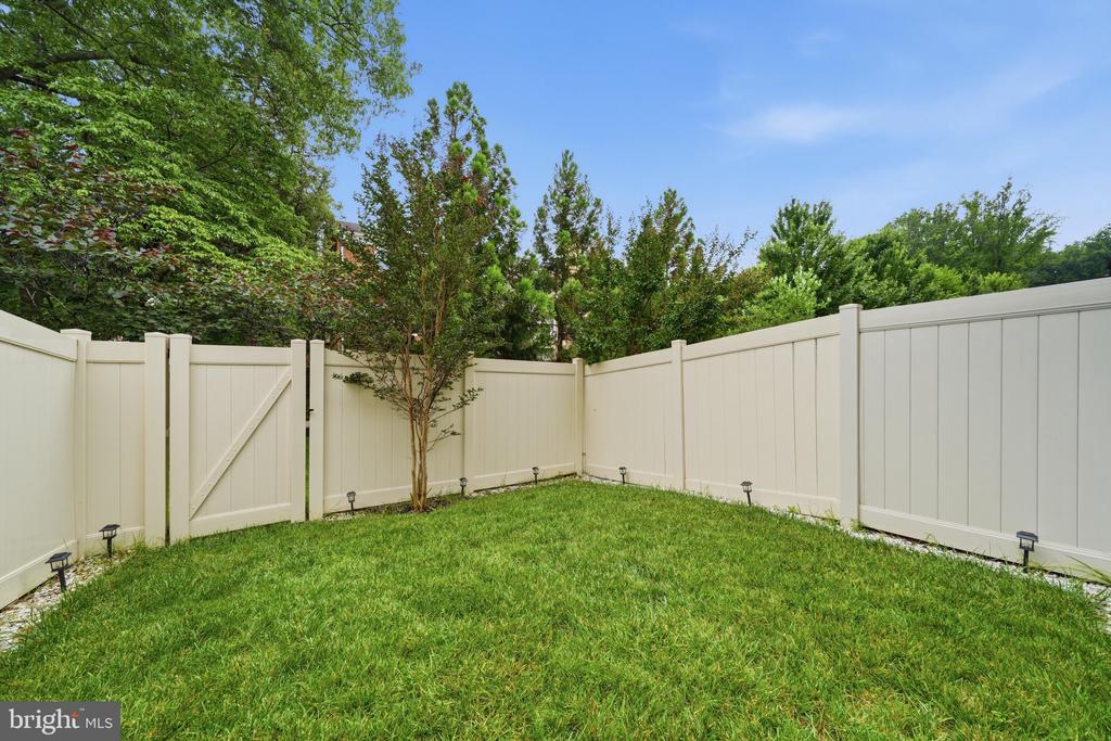 9251 WOOD VIOLET COURT