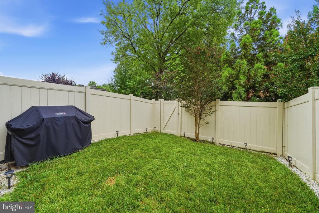 9251 WOOD VIOLET COURT