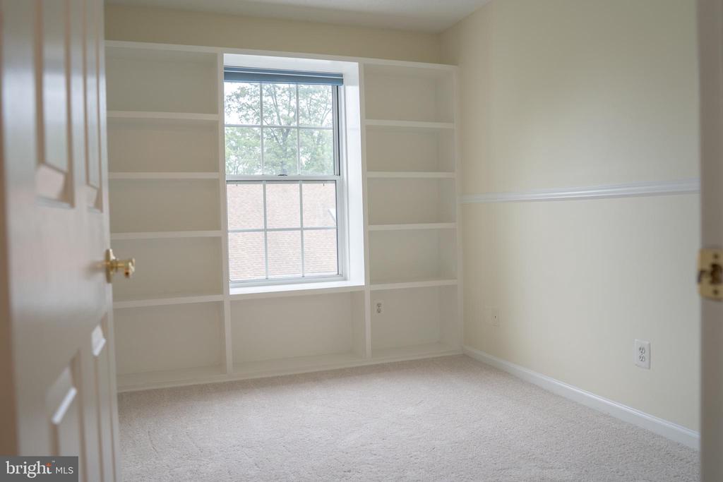 12101 GREENWOOD COURT 301