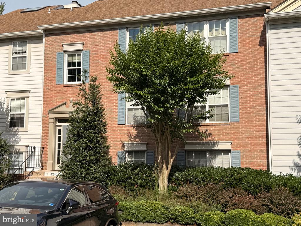 12101 GREENWOOD COURT 301