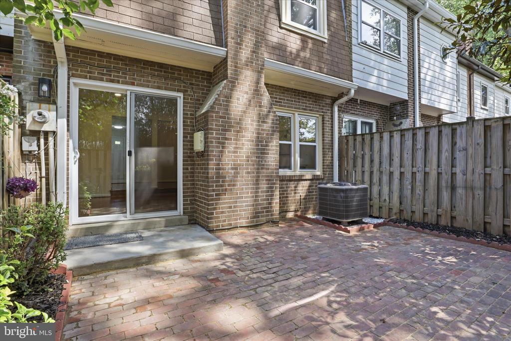 4560 METRO COURT