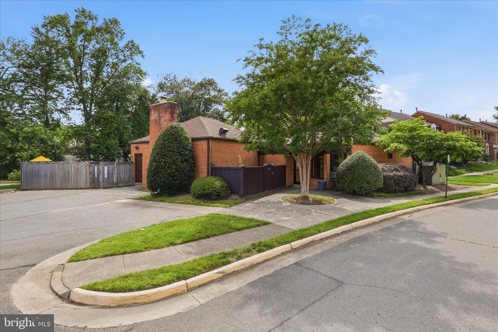 4560 METRO COURT
