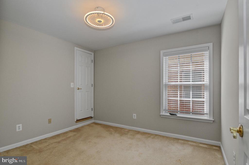 4619 HUMMINGBIRD LANE