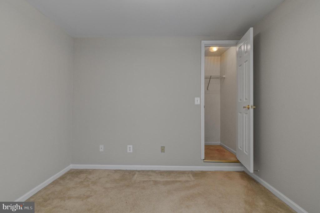 4619 HUMMINGBIRD LANE