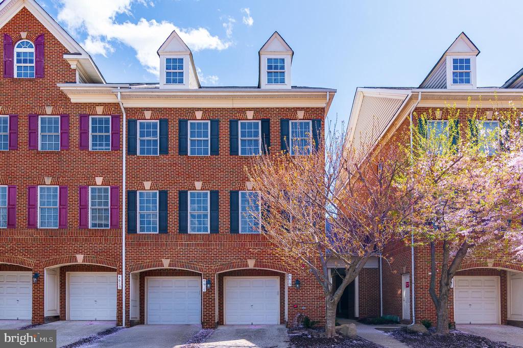 4619 HUMMINGBIRD LANE