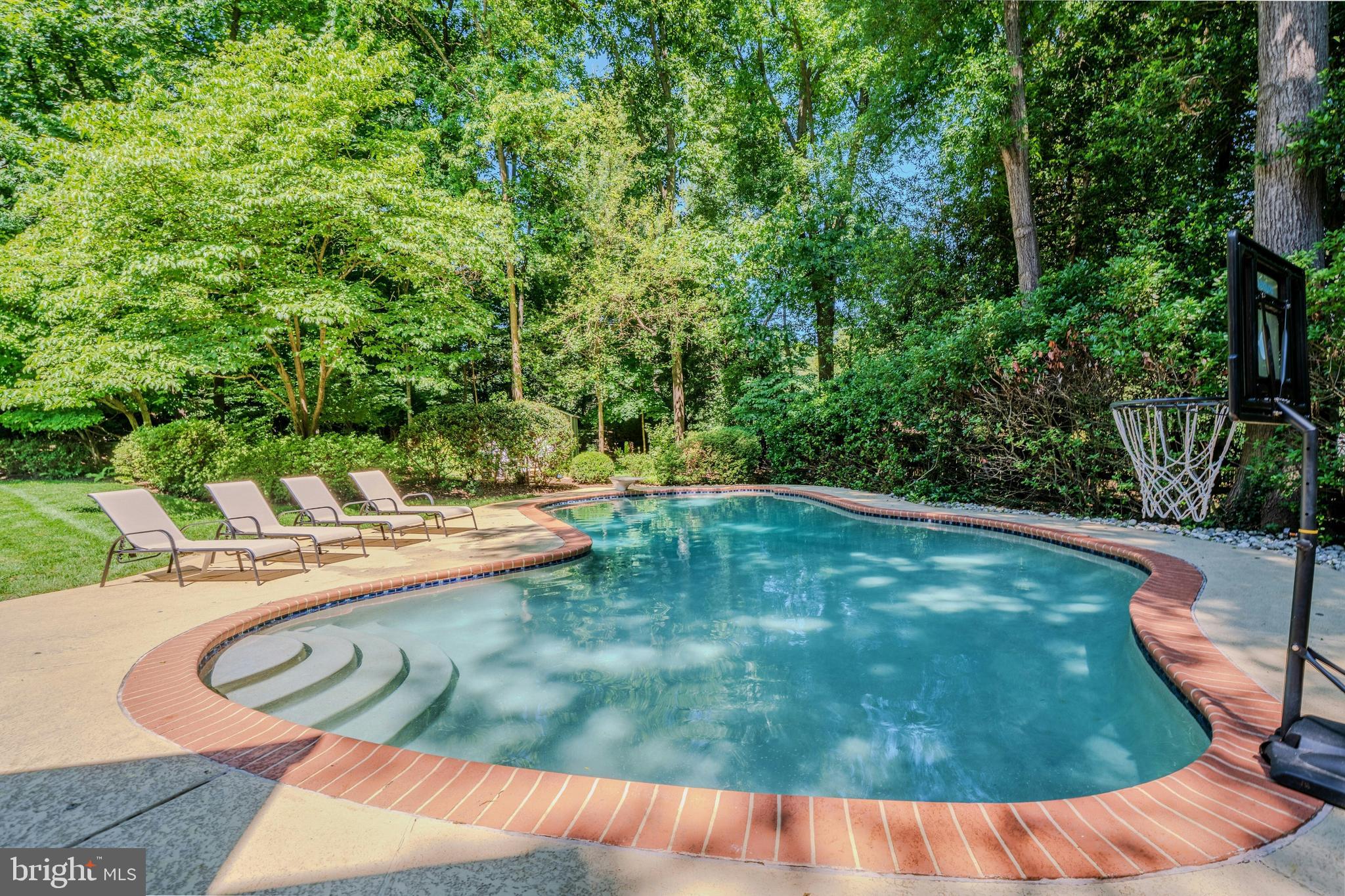10904 BERRYLAND COURT