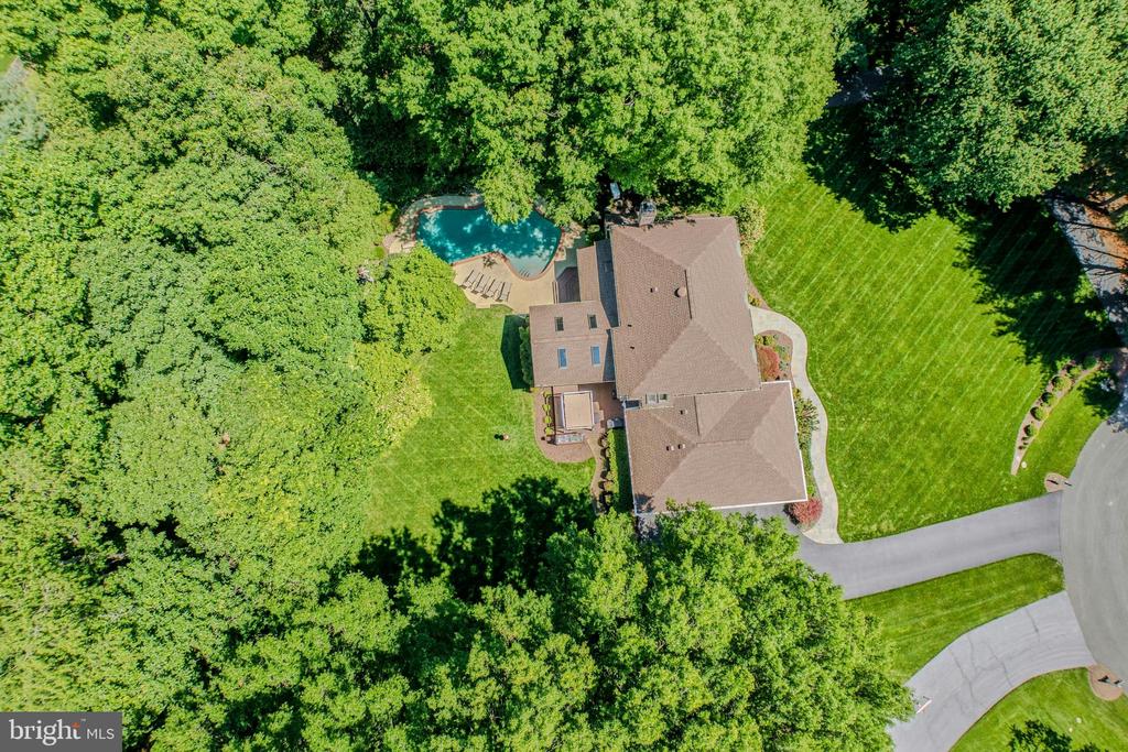 10904 BERRYLAND COURT