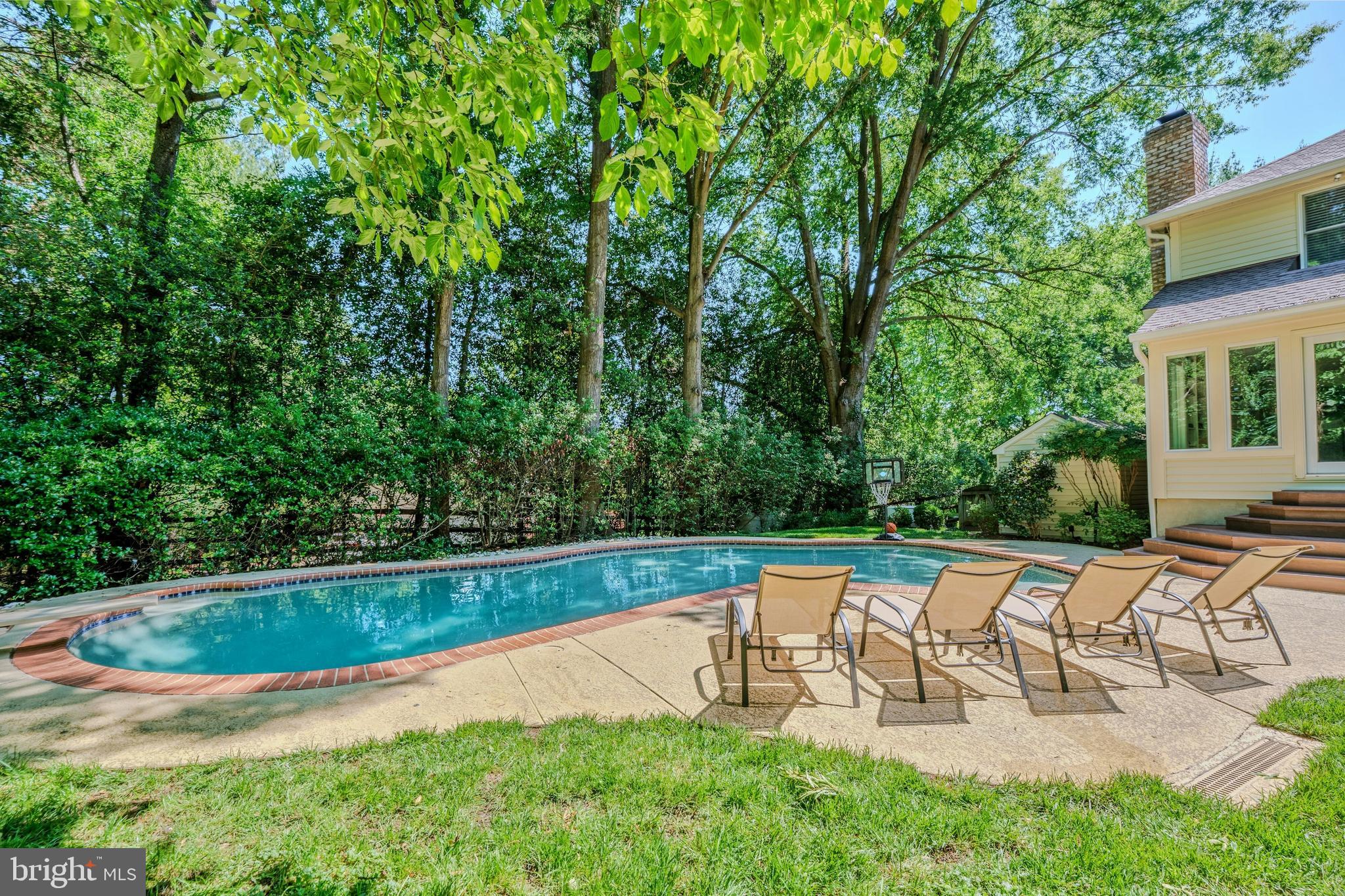10904 BERRYLAND COURT