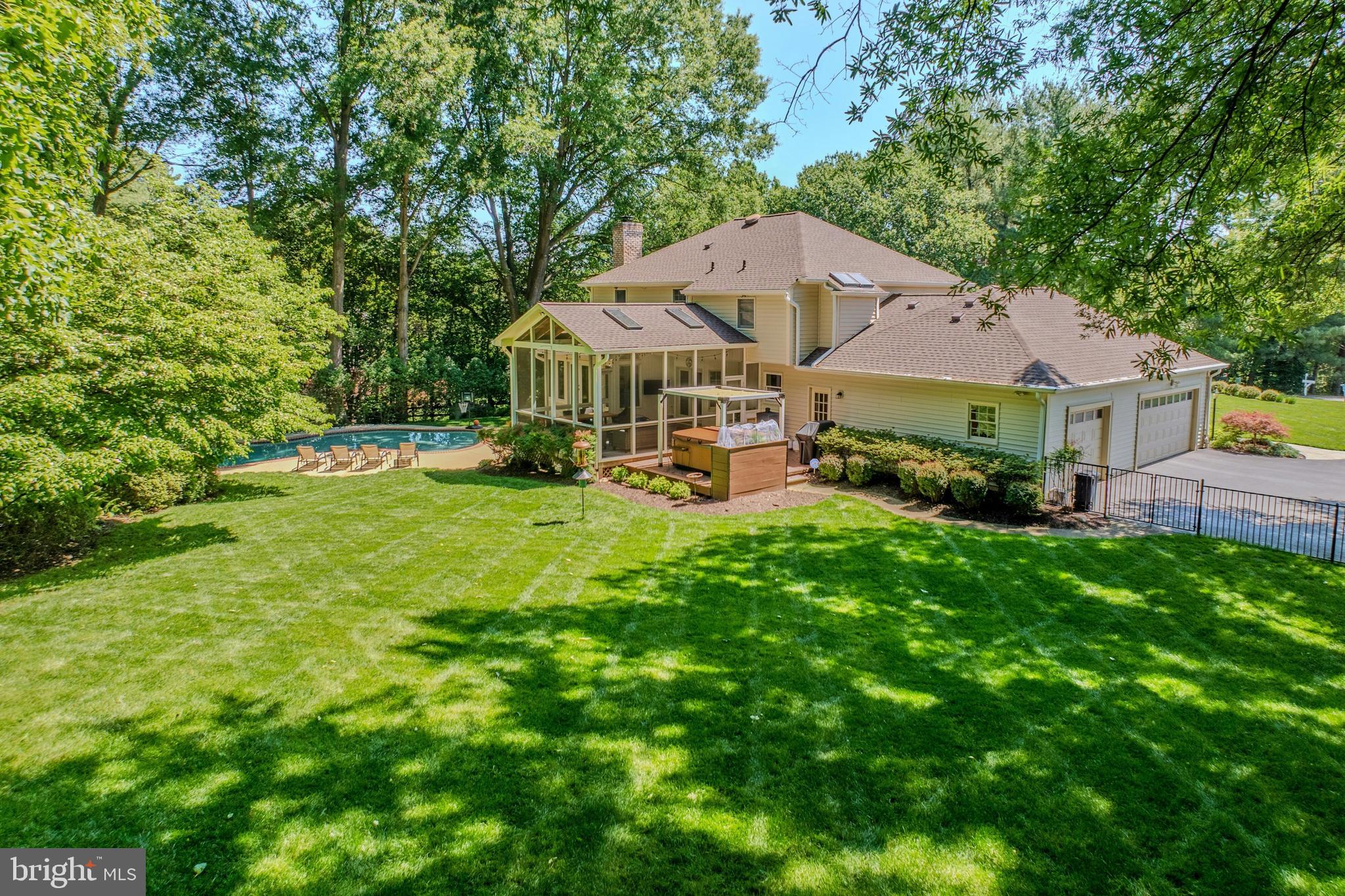 10904 BERRYLAND COURT