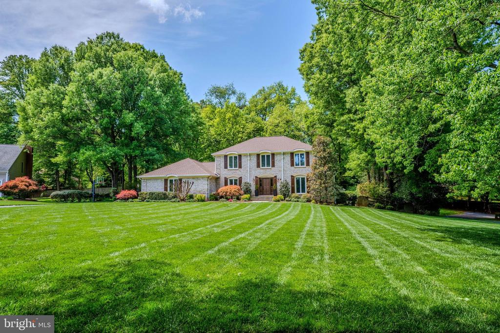 10904 BERRYLAND COURT