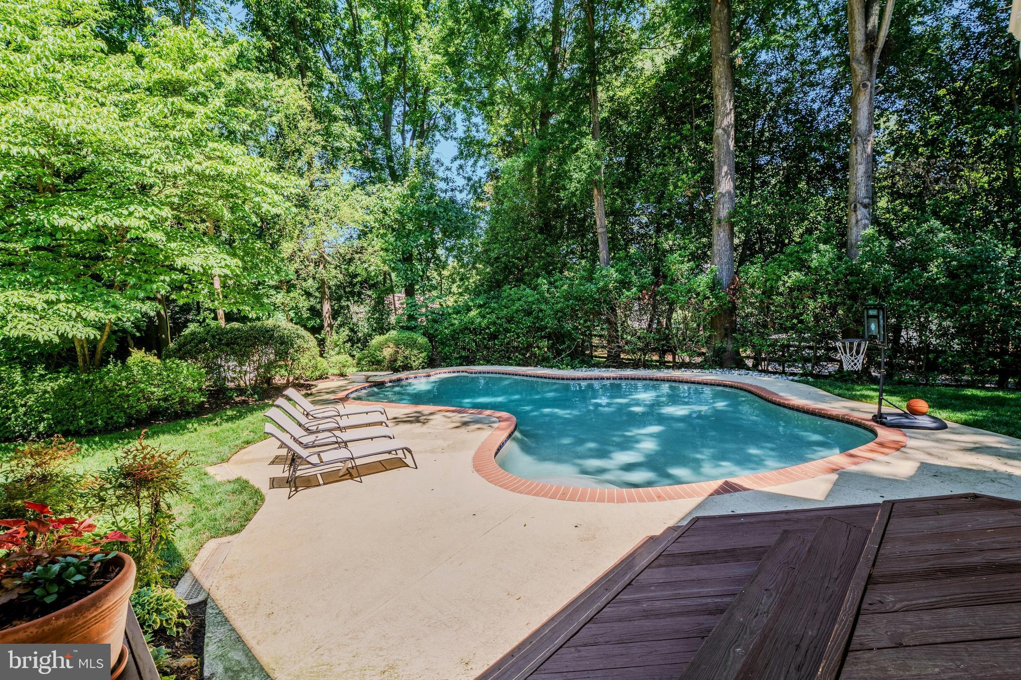 10904 BERRYLAND COURT