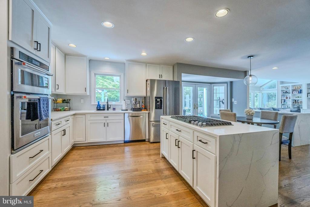 10904 BERRYLAND COURT