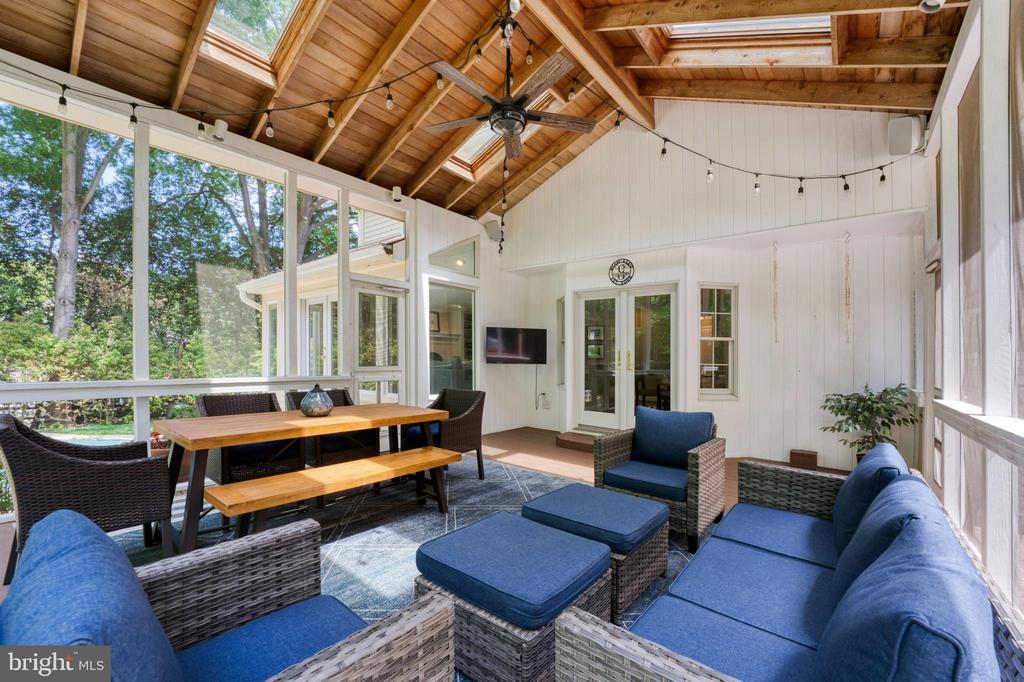 10904 BERRYLAND COURT