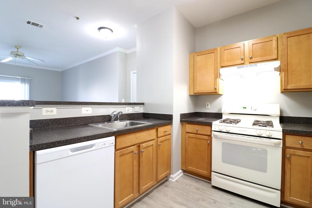 5117 TRAVIS EDWARD WAY E 5117E