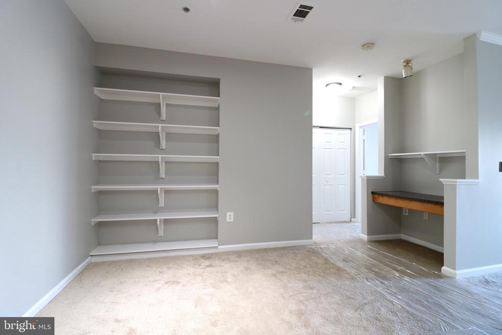 5117 TRAVIS EDWARD WAY E 5117E
