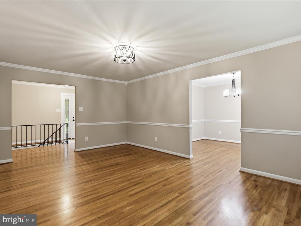 7218 HADLOW DRIVE