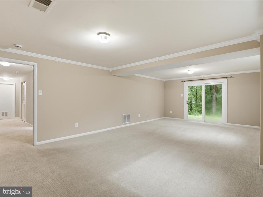 7218 HADLOW DRIVE