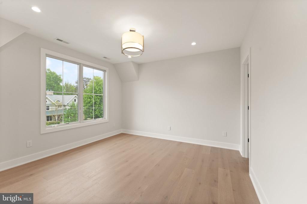 208 ELM STREET SW