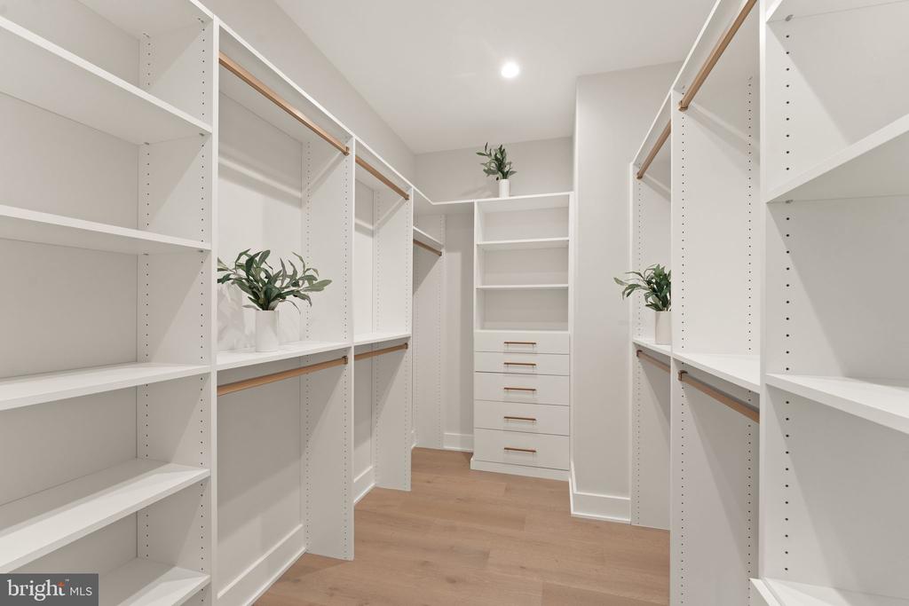 208 ELM STREET SW