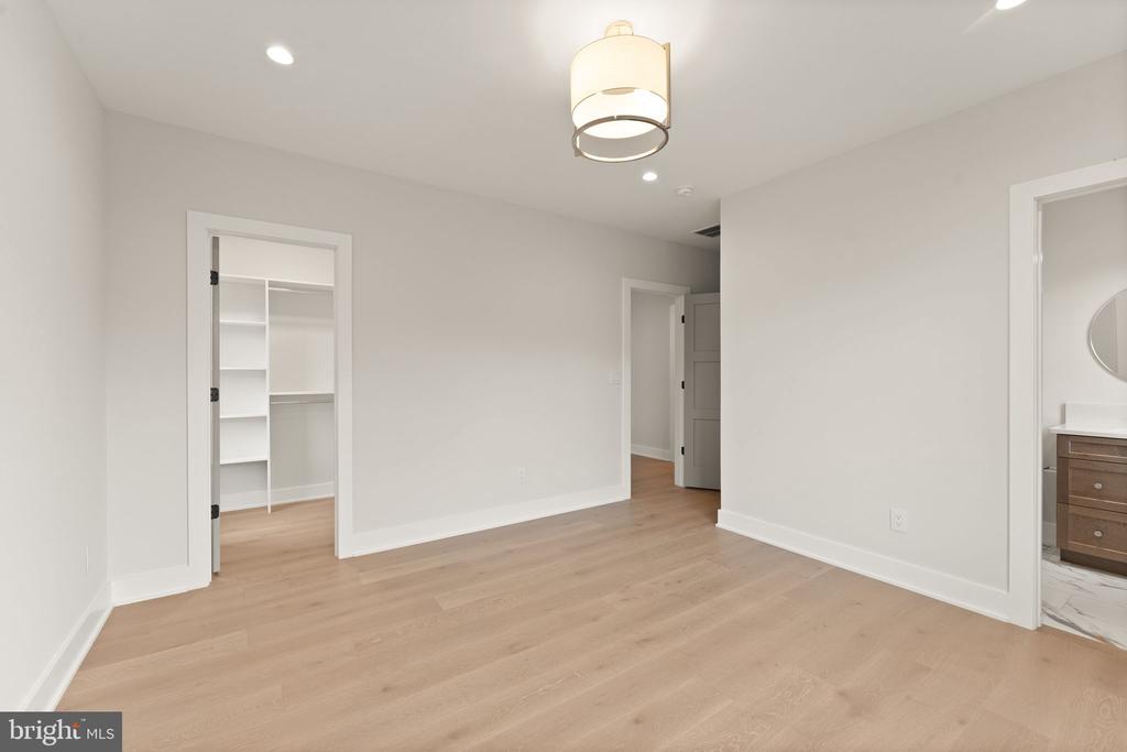208 ELM STREET SW