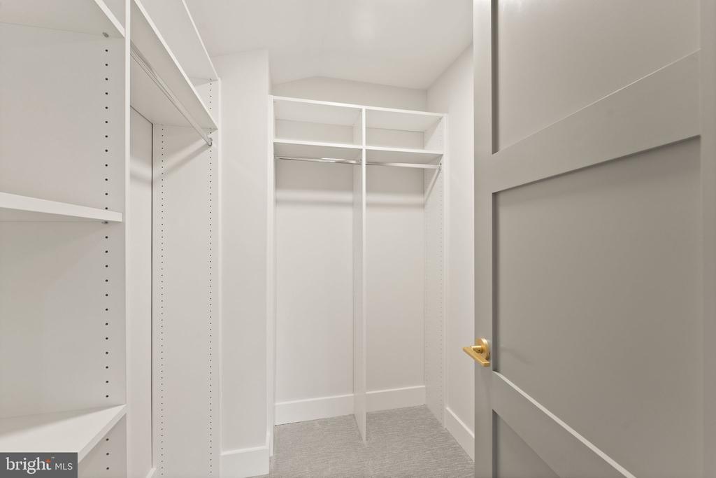 208 ELM STREET SW