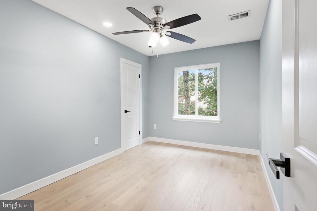 2721 BERRYLAND DRIVE
