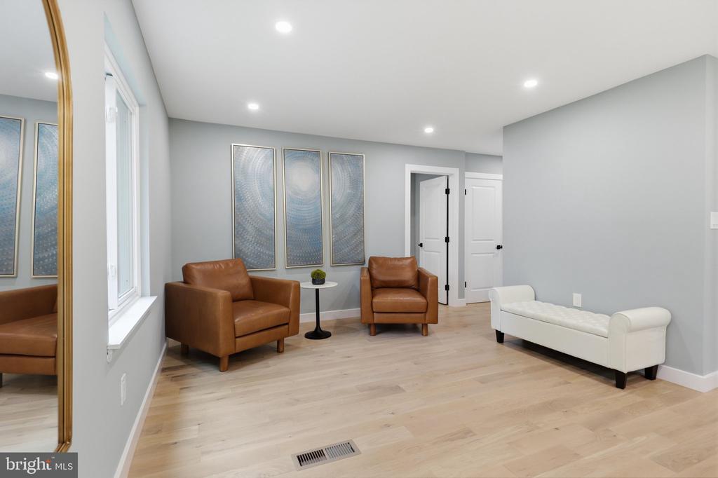 2721 BERRYLAND DRIVE
