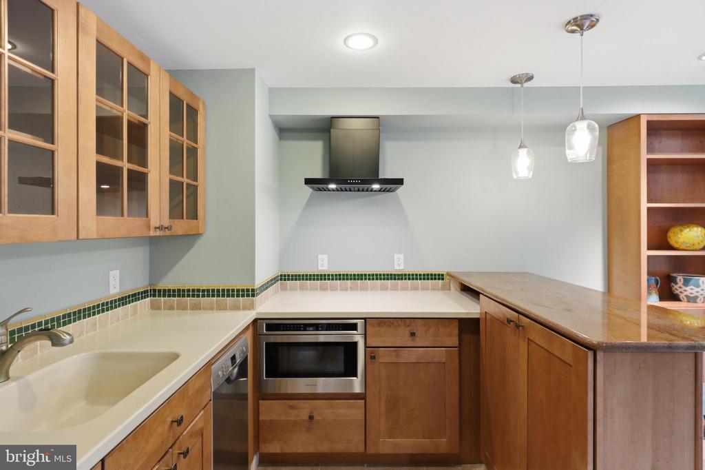 2721 BERRYLAND DRIVE