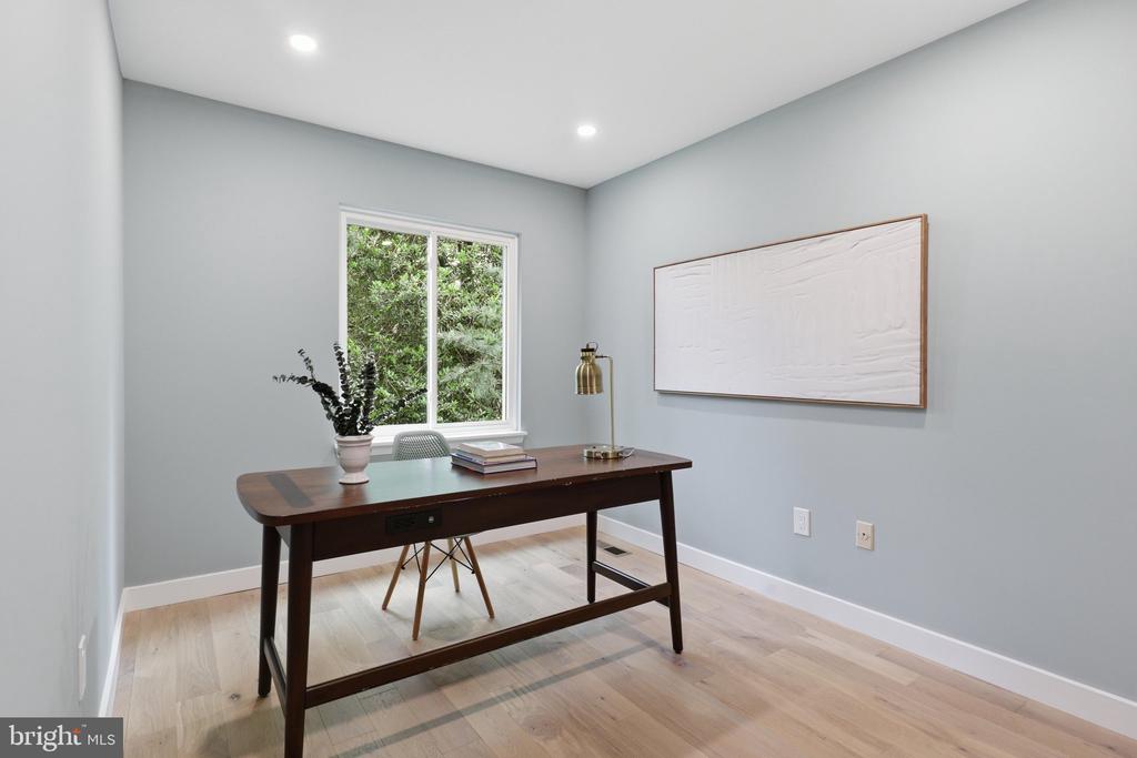 2721 BERRYLAND DRIVE