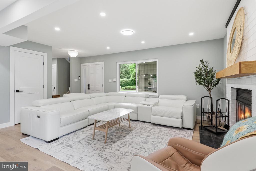 2721 BERRYLAND DRIVE