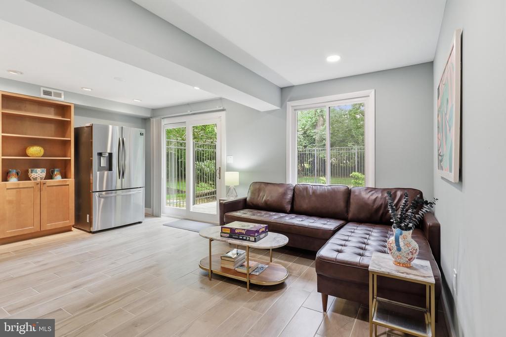 2721 BERRYLAND DRIVE