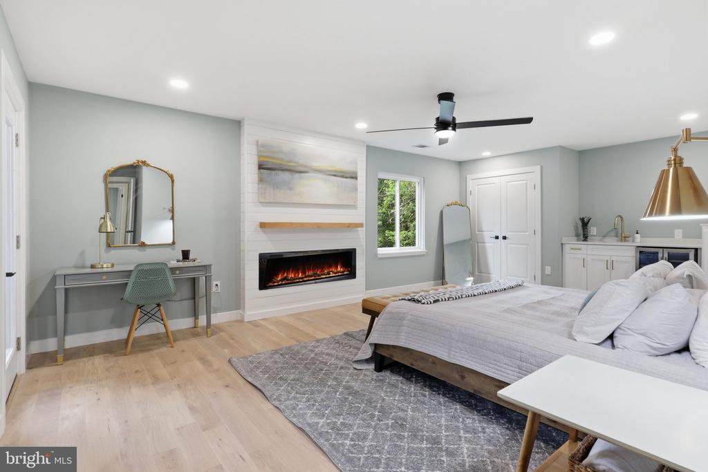 2721 BERRYLAND DRIVE