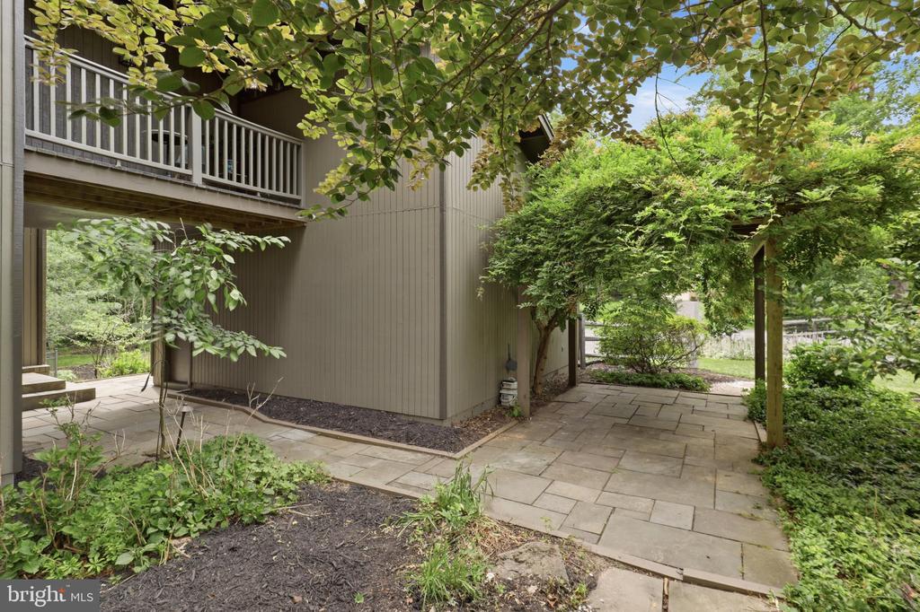 2721 BERRYLAND DRIVE