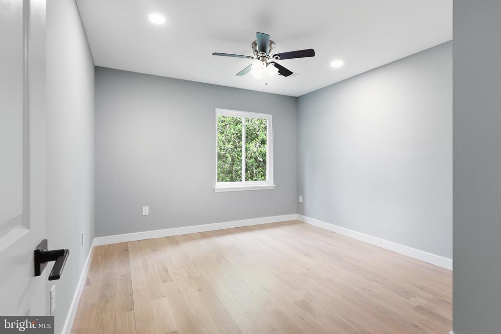 2721 BERRYLAND DRIVE
