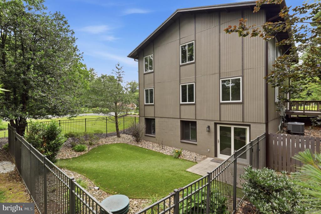 2721 BERRYLAND DRIVE
