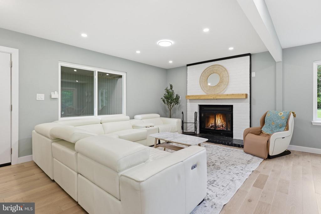 2721 BERRYLAND DRIVE