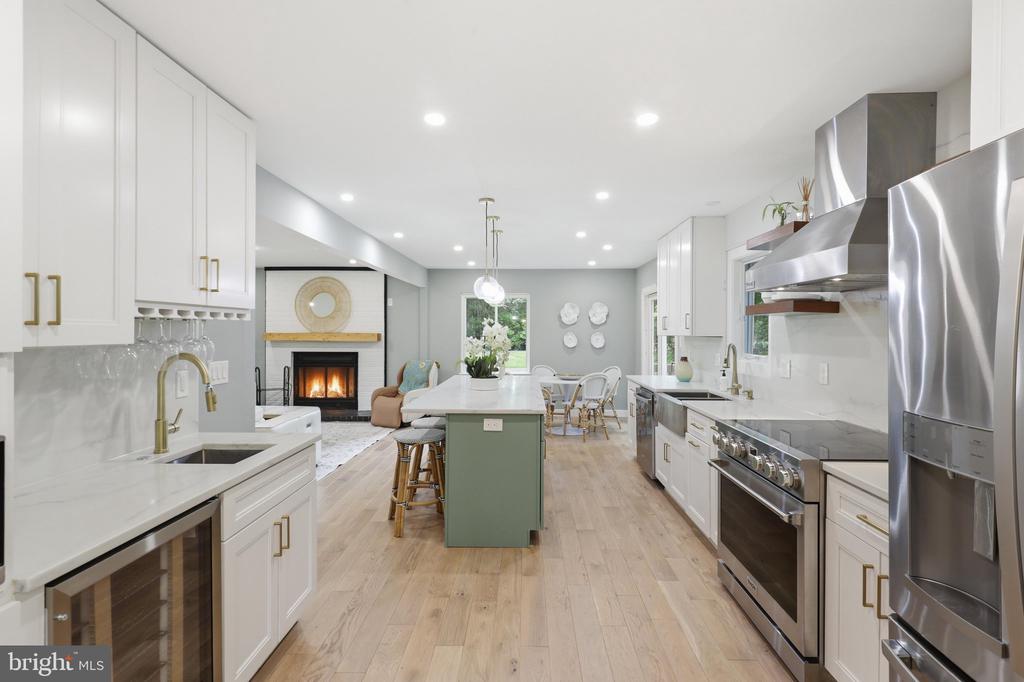 2721 BERRYLAND DRIVE