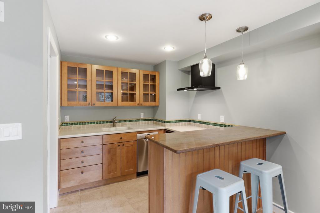 2721 BERRYLAND DRIVE