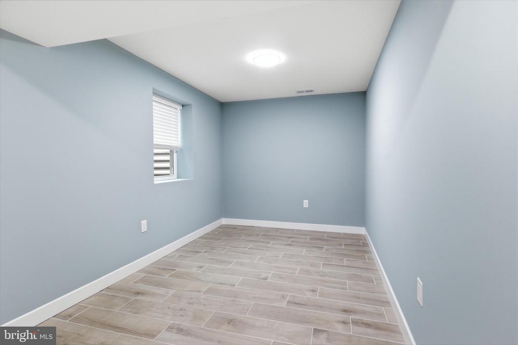 2721 BERRYLAND DRIVE