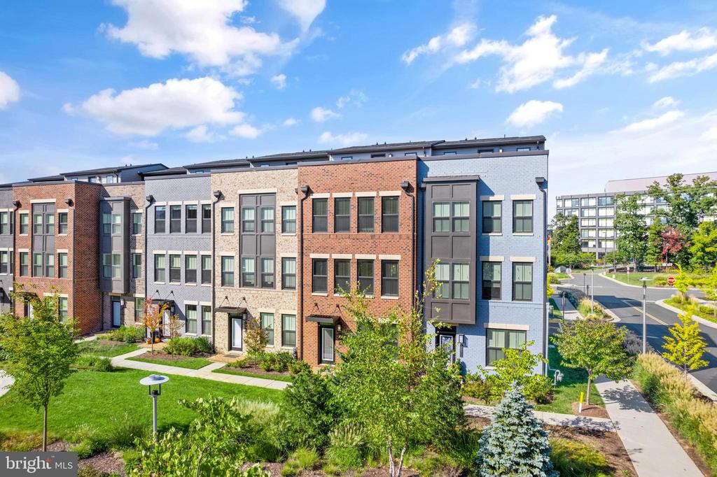 12973 HATTONTOWN SQUARE