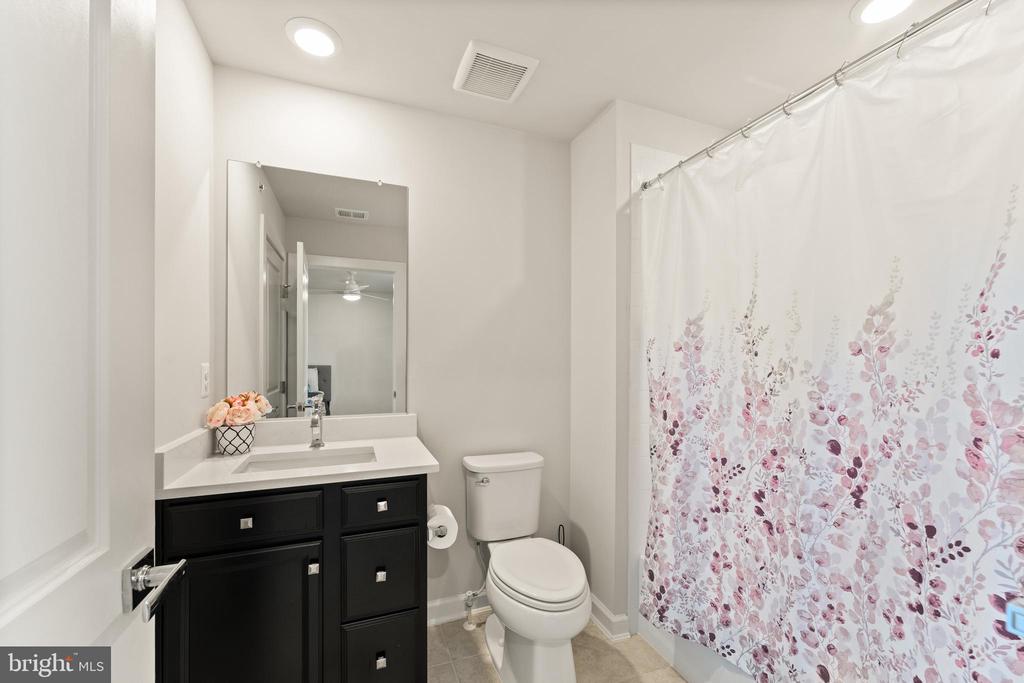 12973 HATTONTOWN SQUARE
