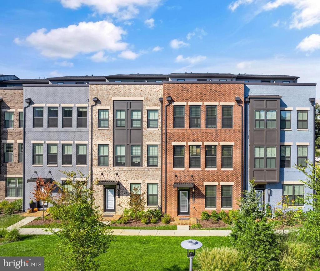 12973 HATTONTOWN SQUARE